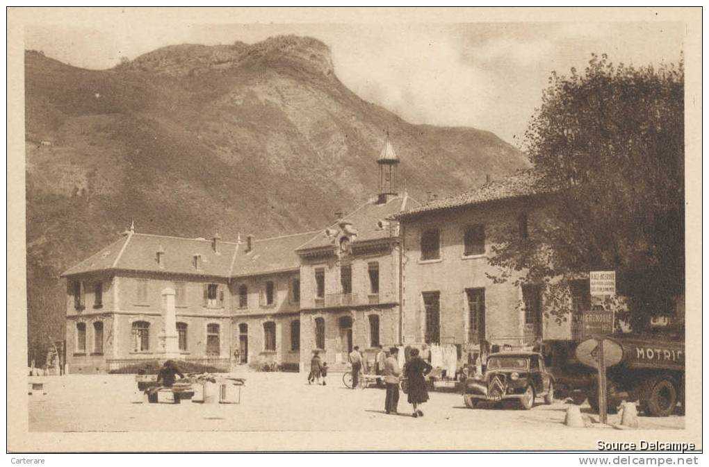 38 Saint Georges de Commiers Place de la Mairie.jpg - CREATOR: gd-jpeg v1.0 (using IJG JPEG v62), quality = 70